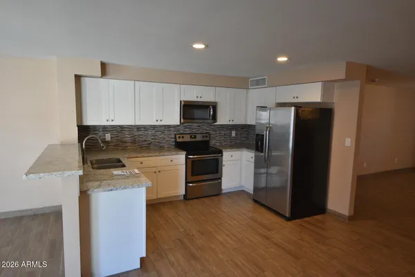 $2,460 | 14815 North 38th Street, Phoenix, AZ 85032