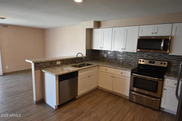 $2,460 | 14815 North 38th Street, Phoenix, AZ 85032