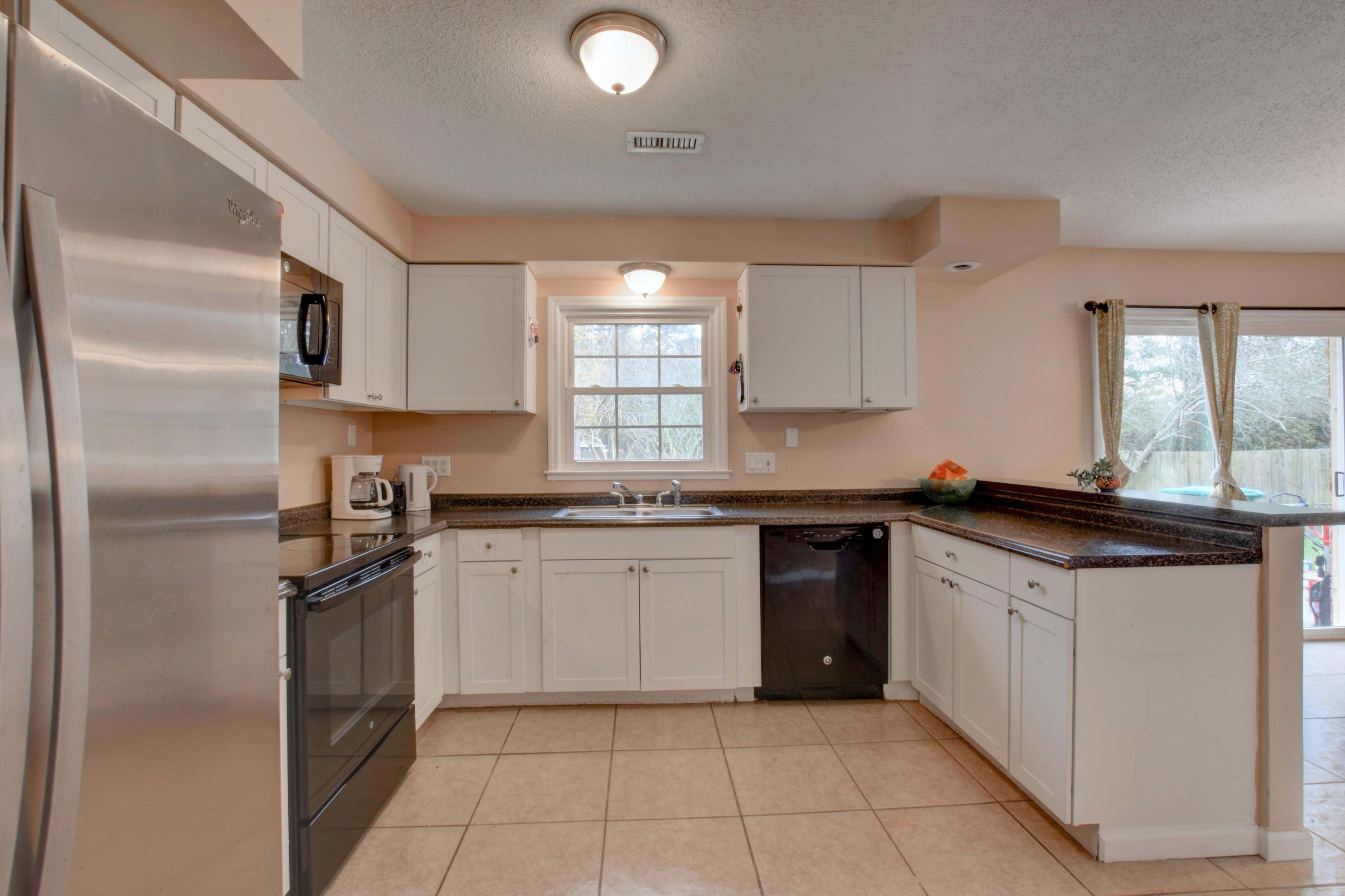 113 Rosa Street Summerville, SC 29483 - Photo 14 of 29 Ceramic Tile Flooring