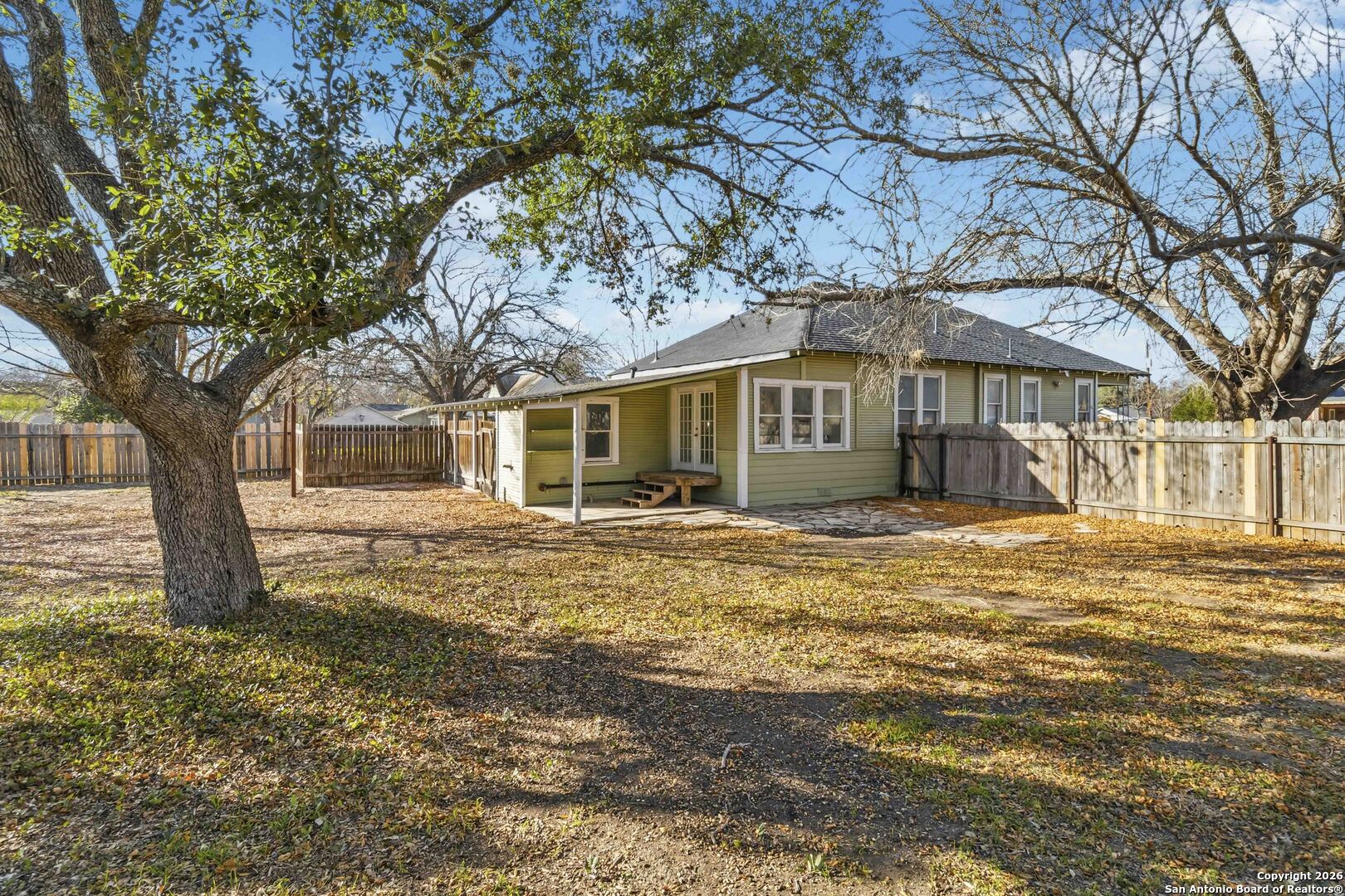 1409 21st Street Hondo, TX 78861 - Photo 23 of 25 a front view of a house with a garden
