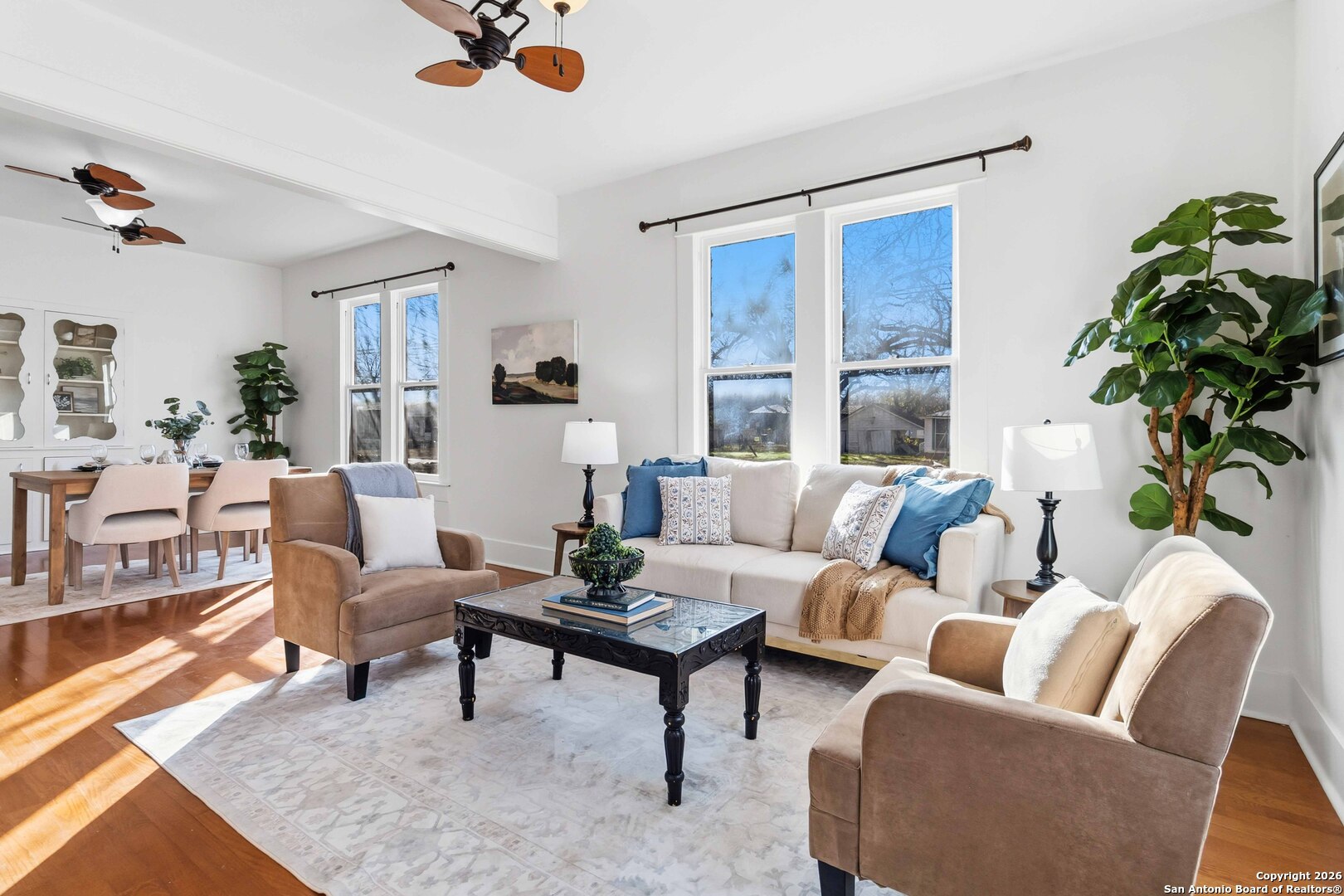 1409 21st Street Hondo, TX 78861 - Photo 7 of 25 a living room with furniture and a potted plant