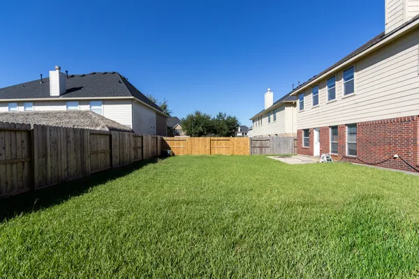 a view of a house with backyard and porch