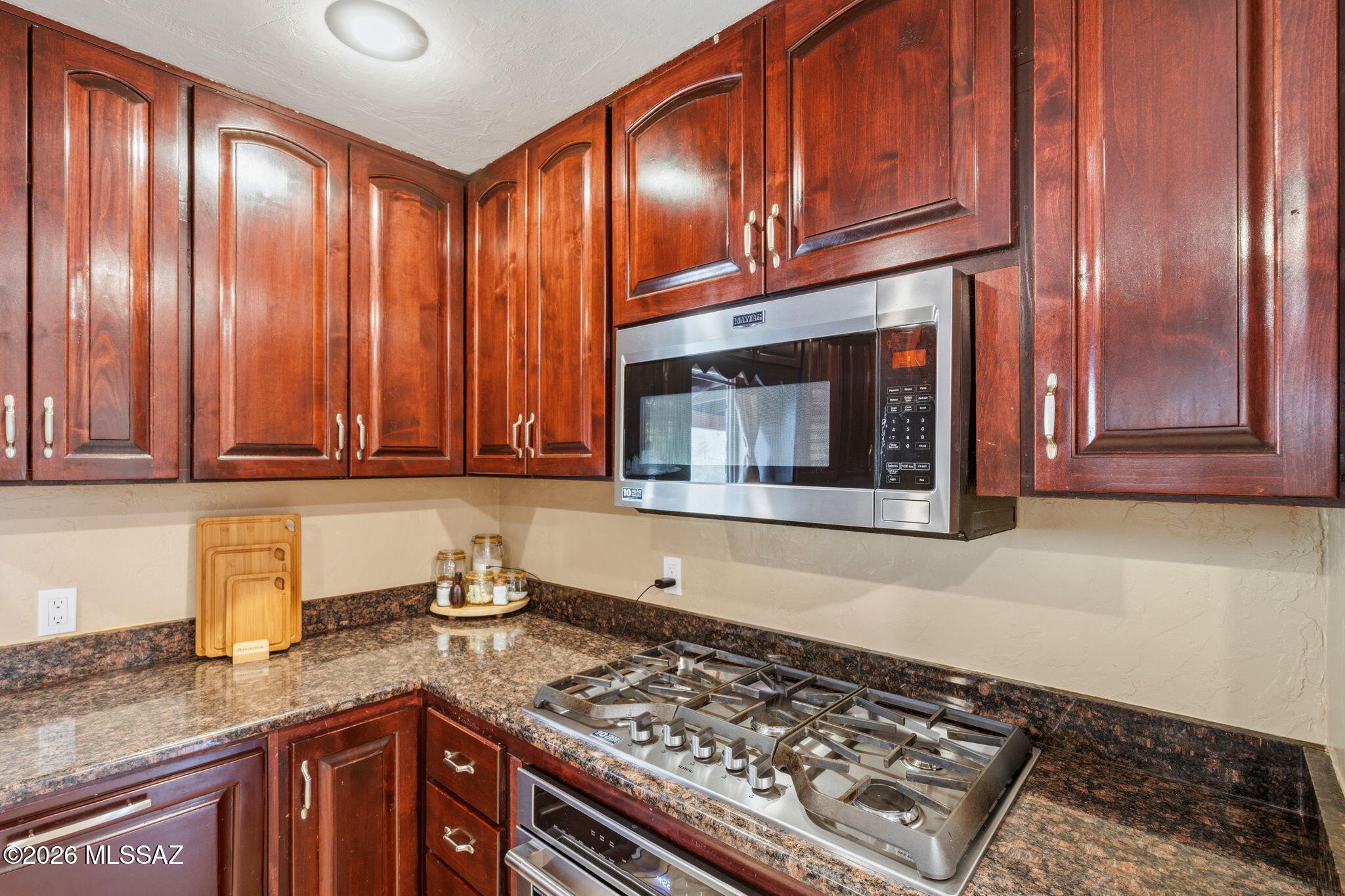 5645 South Caballo Road Tucson, AZ 85746 - Photo 16 of 43 Gas cooktop
