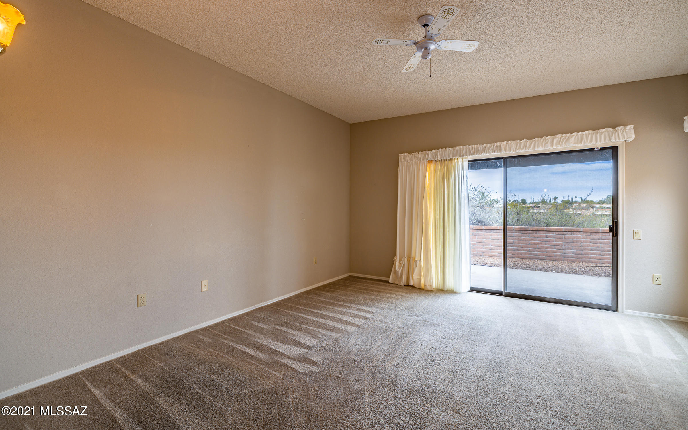 1750 West Camino Urbano Green Valley, AZ 85622 - Photo 15 of 34
