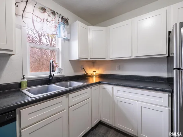 $229,900 | 713 Pekin Avenue, Creve Coeur, IL 61610