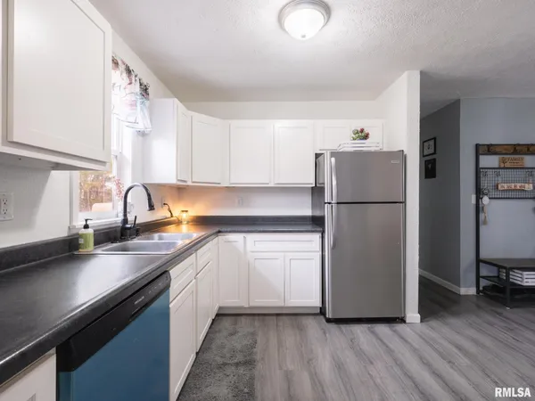 $229,900 | 713 Pekin Avenue, Creve Coeur, IL 61610