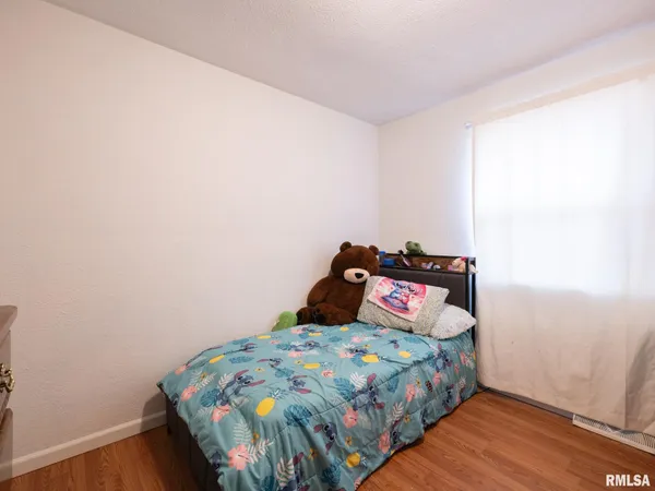 $229,900 | 713 Pekin Avenue, Creve Coeur, IL 61610
