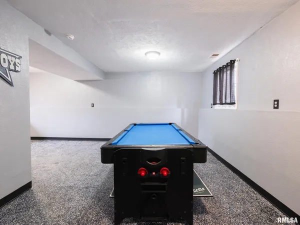 $229,900 | 713 Pekin Avenue, Creve Coeur, IL 61610