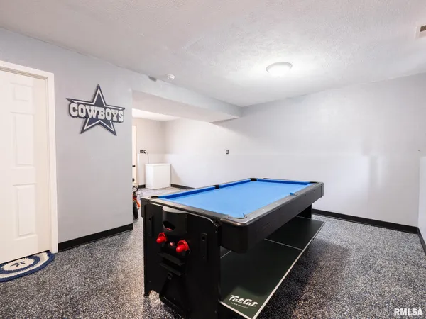 $229,900 | 713 Pekin Avenue, Creve Coeur, IL 61610