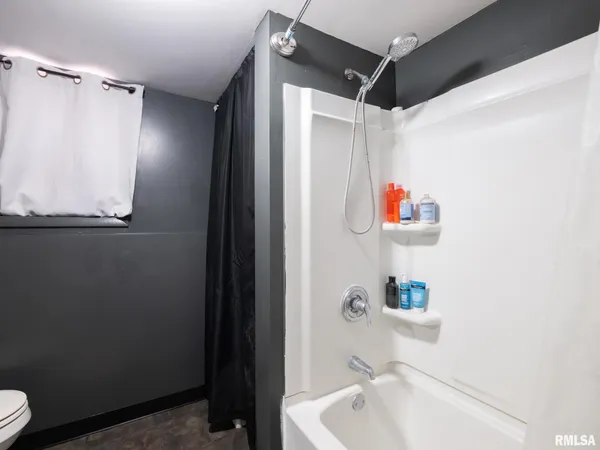 $229,900 | 713 Pekin Avenue, Creve Coeur, IL 61610