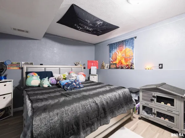 $229,900 | 713 Pekin Avenue, Creve Coeur, IL 61610