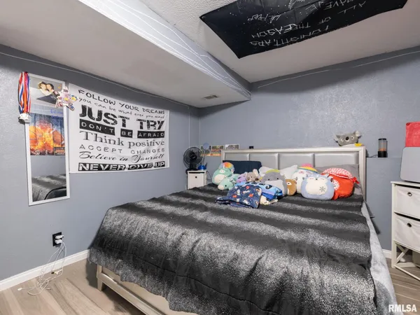 $229,900 | 713 Pekin Avenue, Creve Coeur, IL 61610