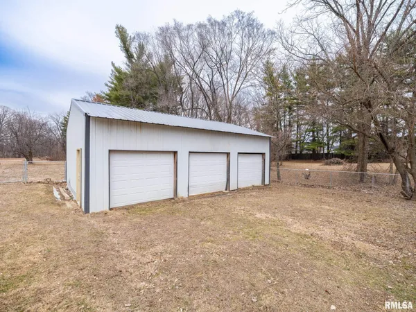 $229,900 | 713 Pekin Avenue, Creve Coeur, IL 61610