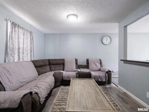 $229,900 | 713 Pekin Avenue, Creve Coeur, IL 61610