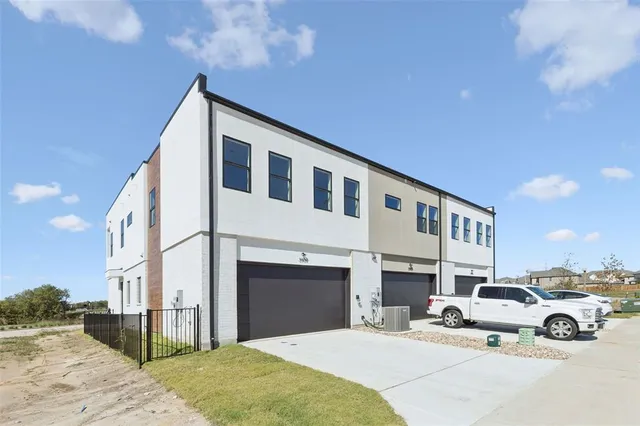 $299,500 | 4035 Bel Air Boulevard, Sherman, TX 75090