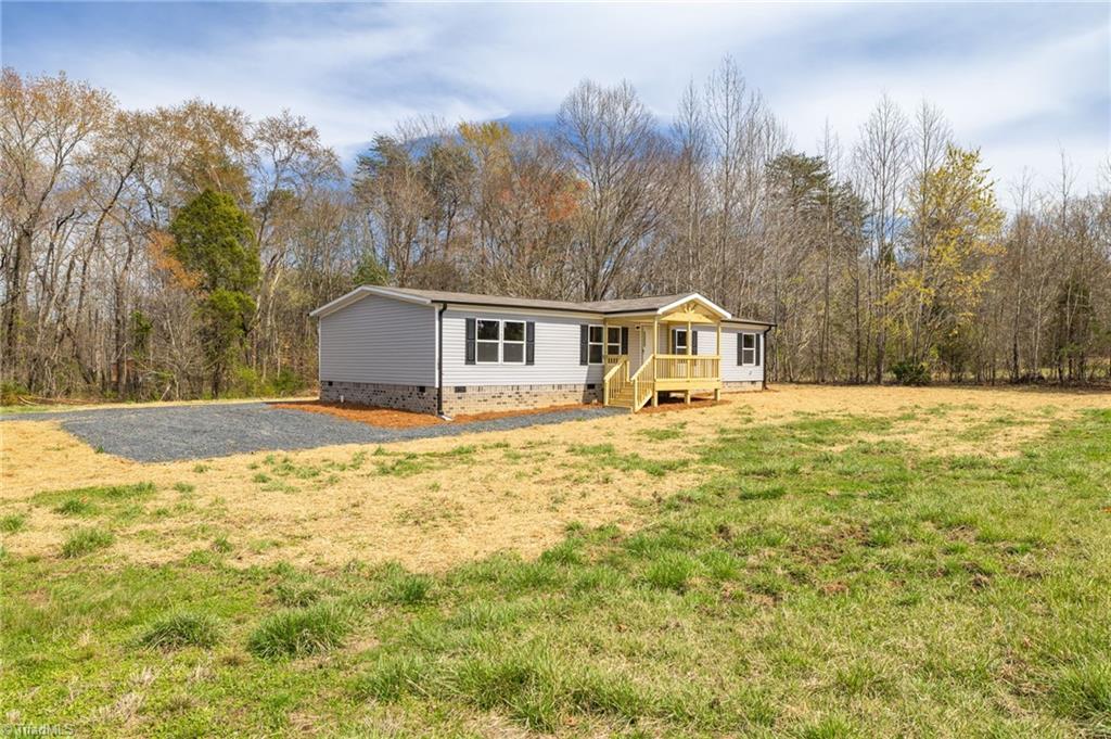 153 Mosley Loop Madison, NC 27025 - Photo 4 of 33