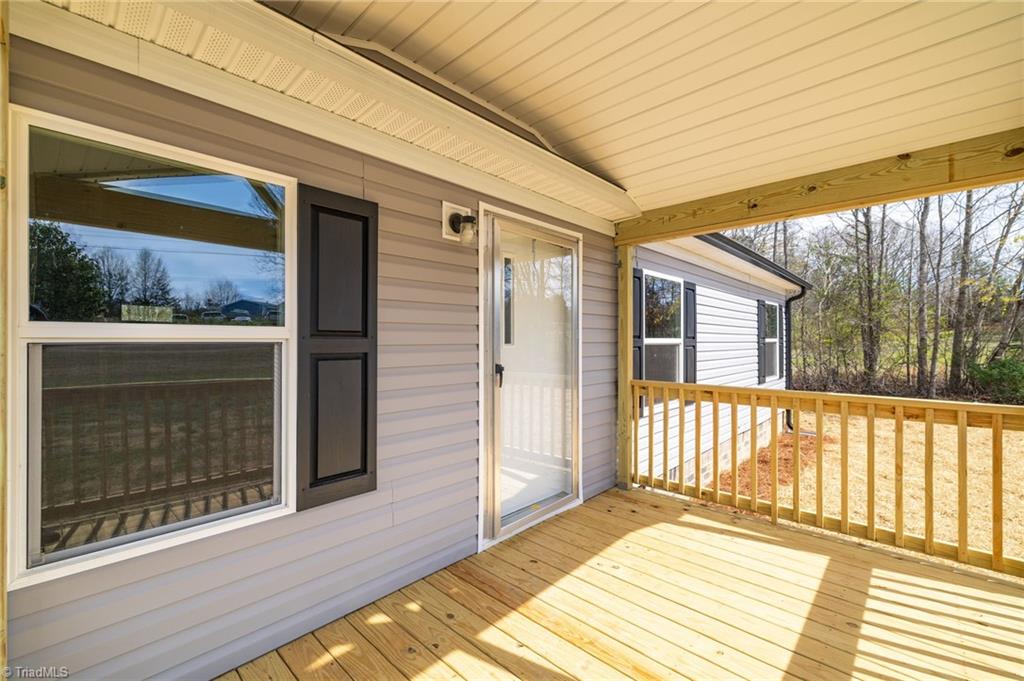 153 Mosley Loop Madison, NC 27025 - Photo 5 of 33