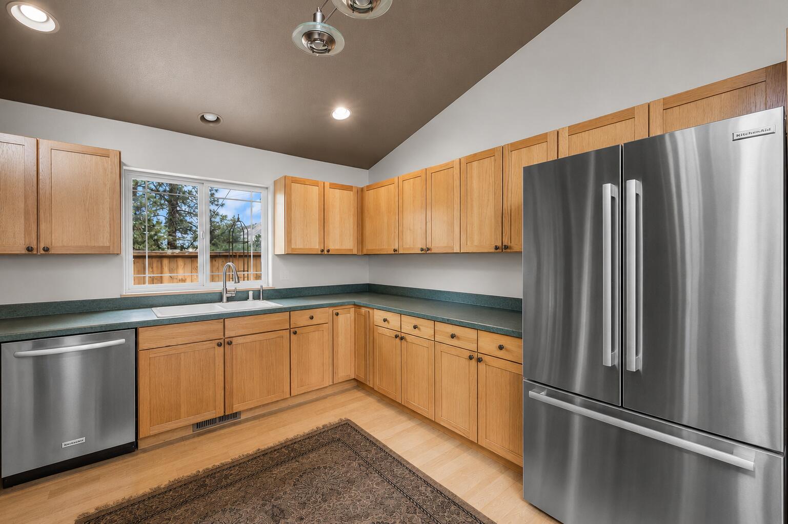 1652 Northeast Redrose Court Bend, OR 97701 - Photo 8 of 20 Kitchen