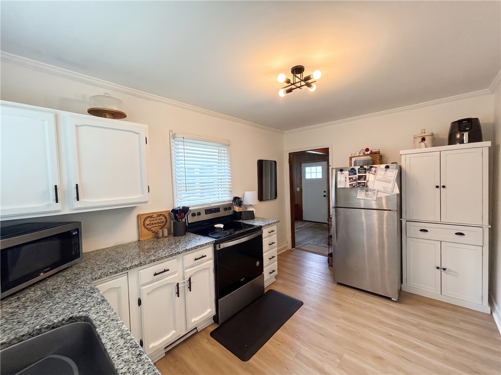 710 O Neal Street Belton, SC 29627 - Photo 10 of 18 Granite counters and stainless steel appliances complete this well-appointed culinary space.