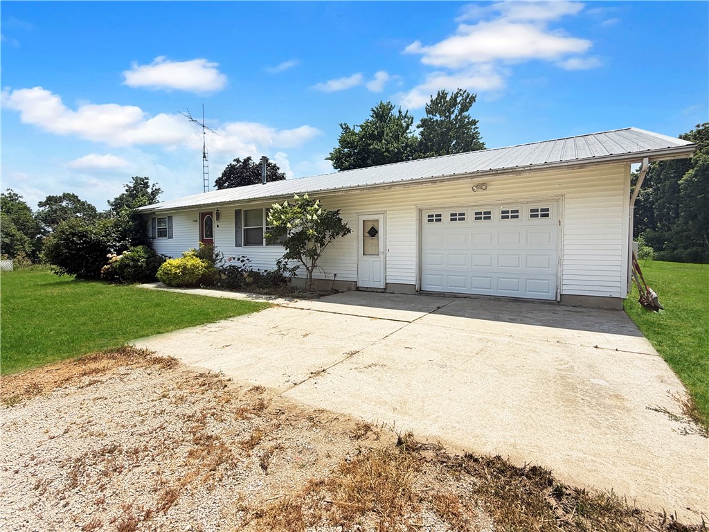 2194 East 300 N Road Mode, IL 62444 - Photo 2 of 13