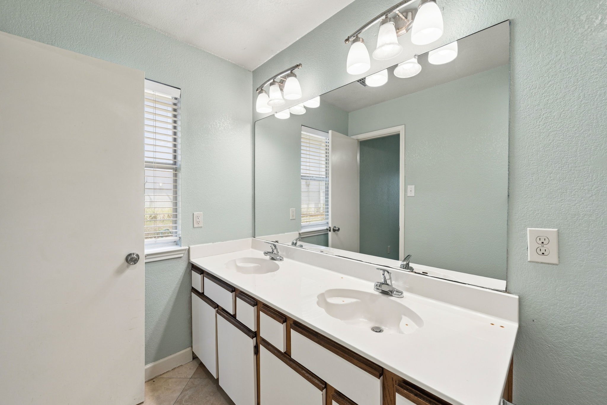 5505 Mesquite Grove Road Austin, TX 78744 - Photo 22 of 36 Gallery Image 22