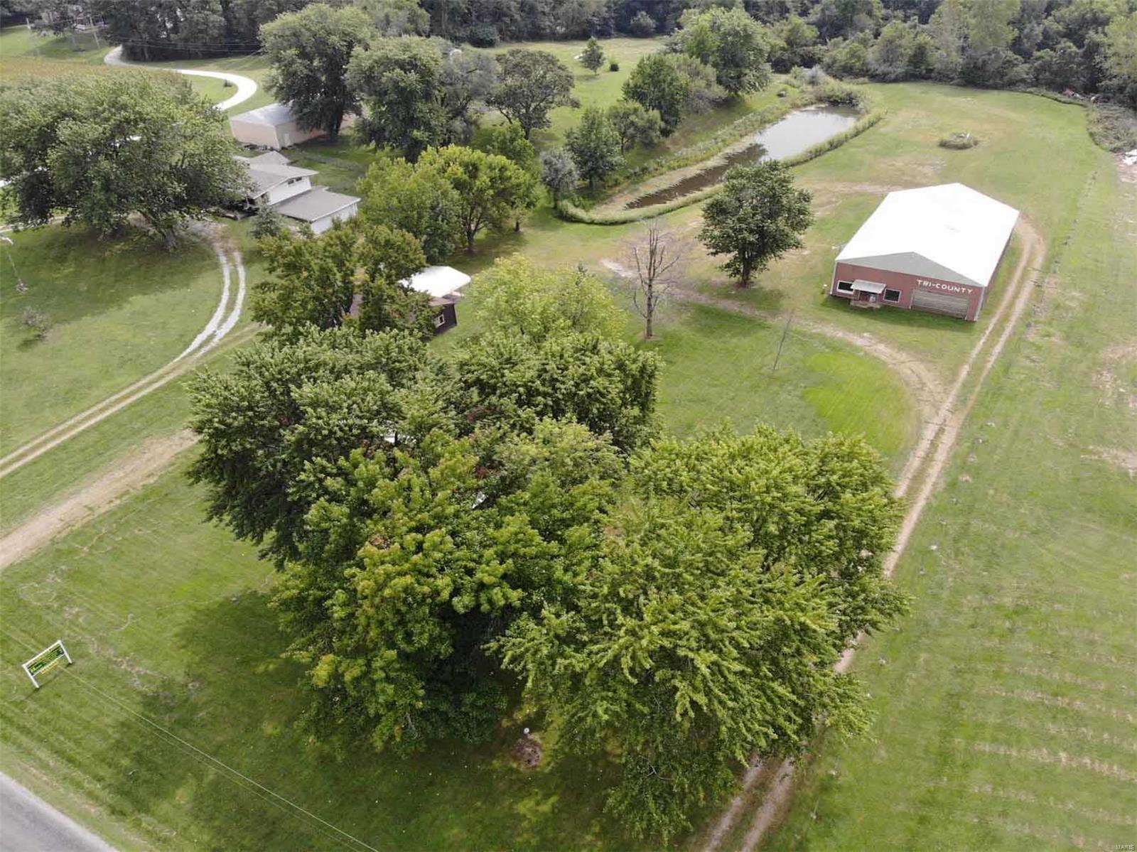 34693 Gotter Road Brighton, IL 62012 - Photo 3 of 12