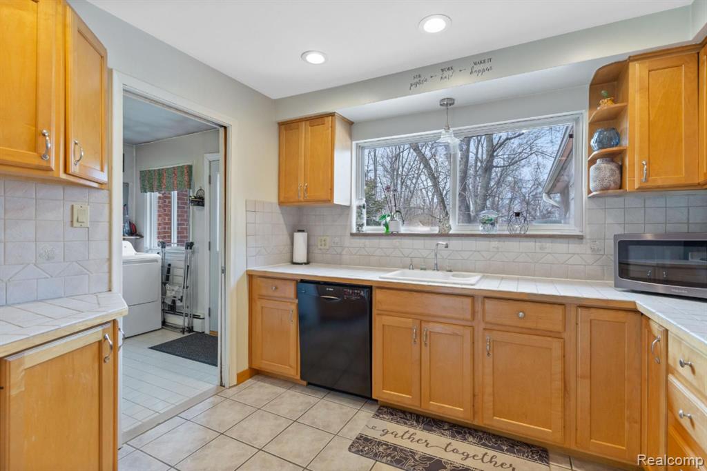 3678 John R Road Rochester Hills, MI 48307 - Photo 17 of 44