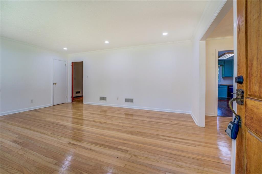 1288 Elva Drive Southwest Atlanta, GA 30331 - Photo 3 of 27