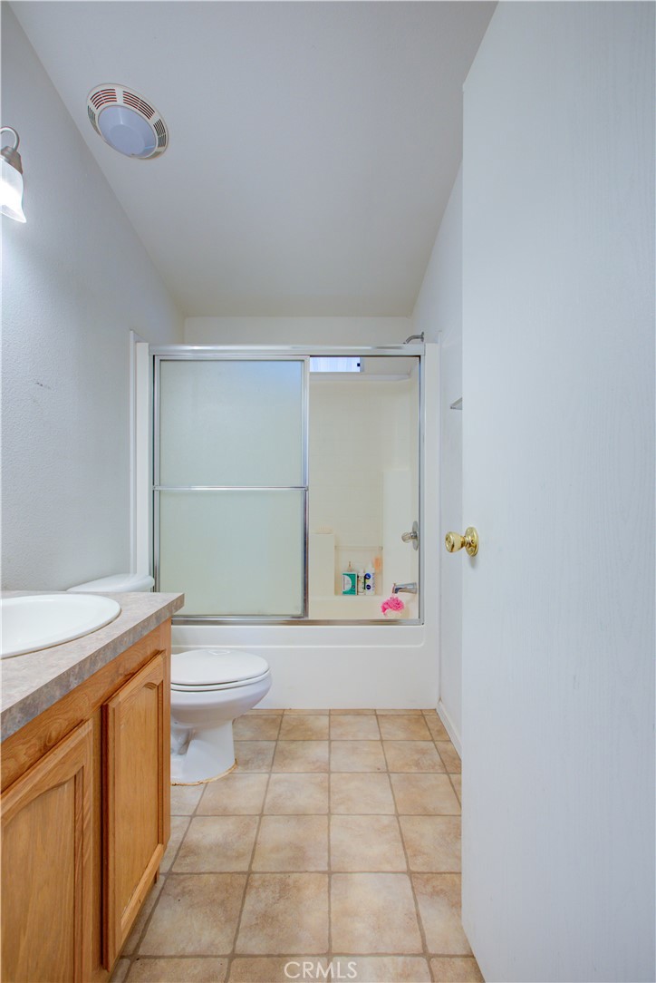 6450 North Winton Way, Unit 93 Winton, CA 95388 - Photo 33 of 51 a bathroom with a sink a toilet and a shower