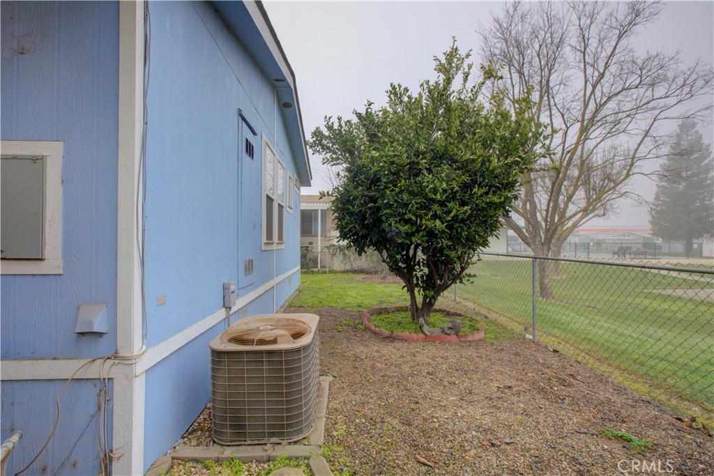6450 North Winton Way, Unit 93 Winton, CA 95388 - Photo 45 of 51 a view of a backyard