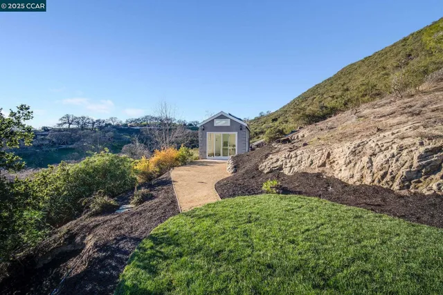 a view of a tennis court