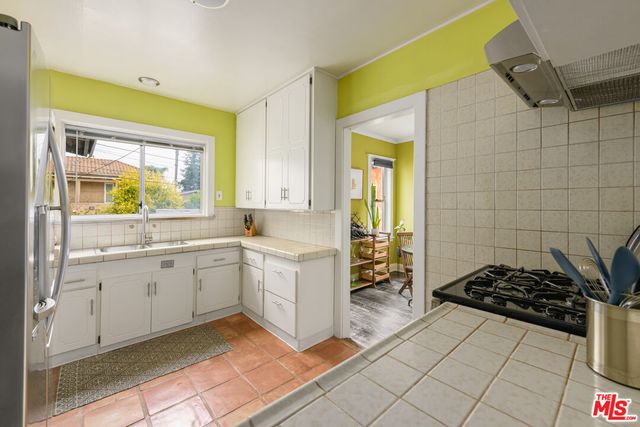 $1,800,000 | 2022 North Catalina Street, Los Angeles, CA 90027