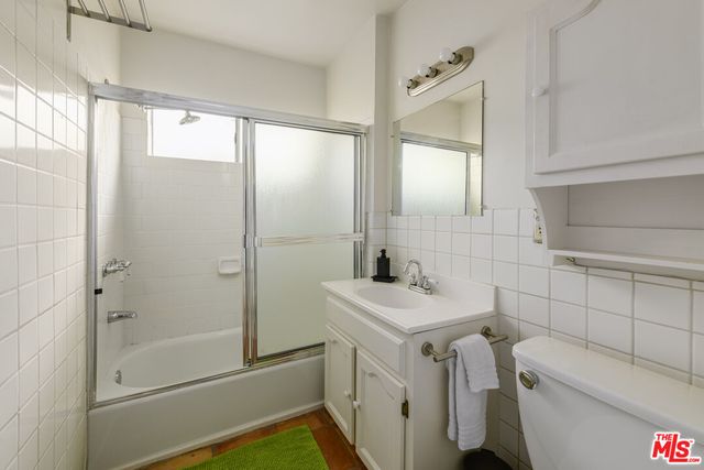 $1,800,000 | 2022 North Catalina Street, Los Angeles, CA 90027