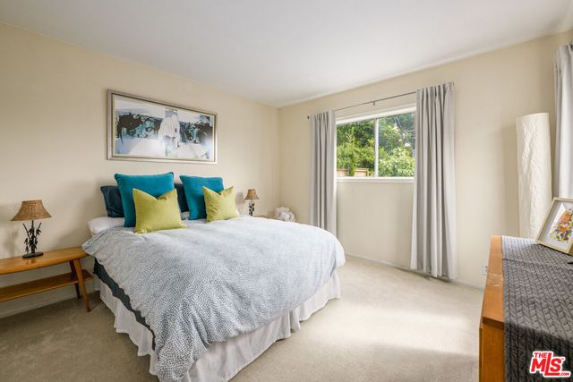 $1,800,000 | 2022 North Catalina Street, Los Angeles, CA 90027