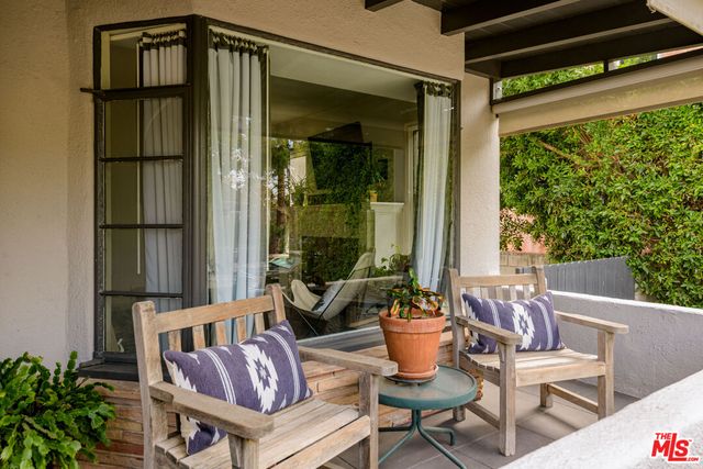 $1,800,000 | 2022 North Catalina Street, Los Angeles, CA 90027