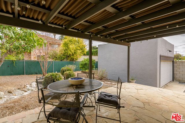 $1,800,000 | 2022 North Catalina Street, Los Angeles, CA 90027