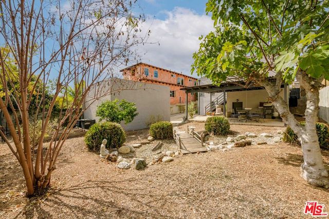 $1,800,000 | 2022 North Catalina Street, Los Angeles, CA 90027