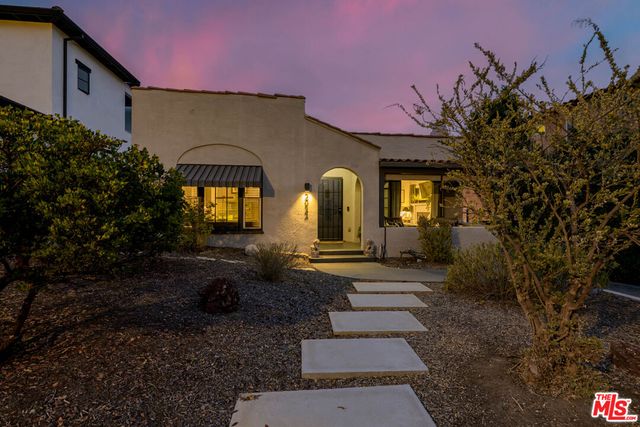 $1,800,000 | 2022 North Catalina Street, Los Angeles, CA 90027