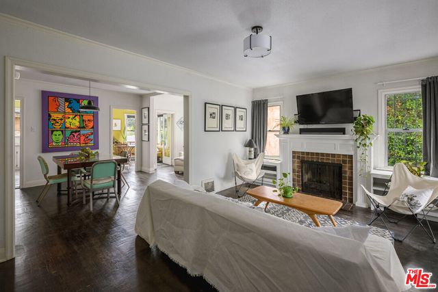 $1,800,000 | 2022 North Catalina Street, Los Angeles, CA 90027