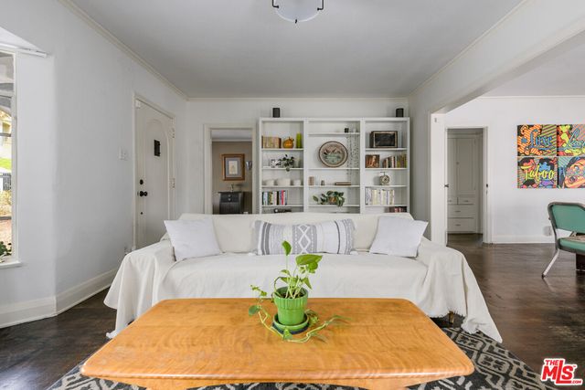 $1,800,000 | 2022 North Catalina Street, Los Angeles, CA 90027