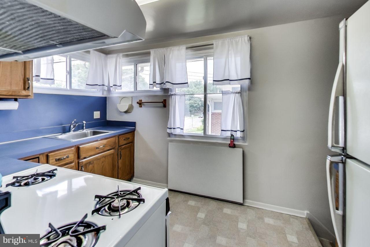 1035 Ruatan Street Silver Spring, MD 20903 - Photo 8 of 28 Kitchen