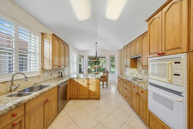 $1,150,000 | 7633 La Corniche Circle, Boca Raton, FL 33433