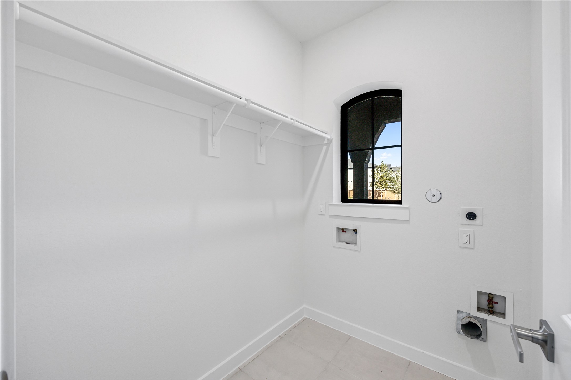 5106 Sistine Drive Manvel, TX 77578 - Photo 17 of 42 a small space with a window