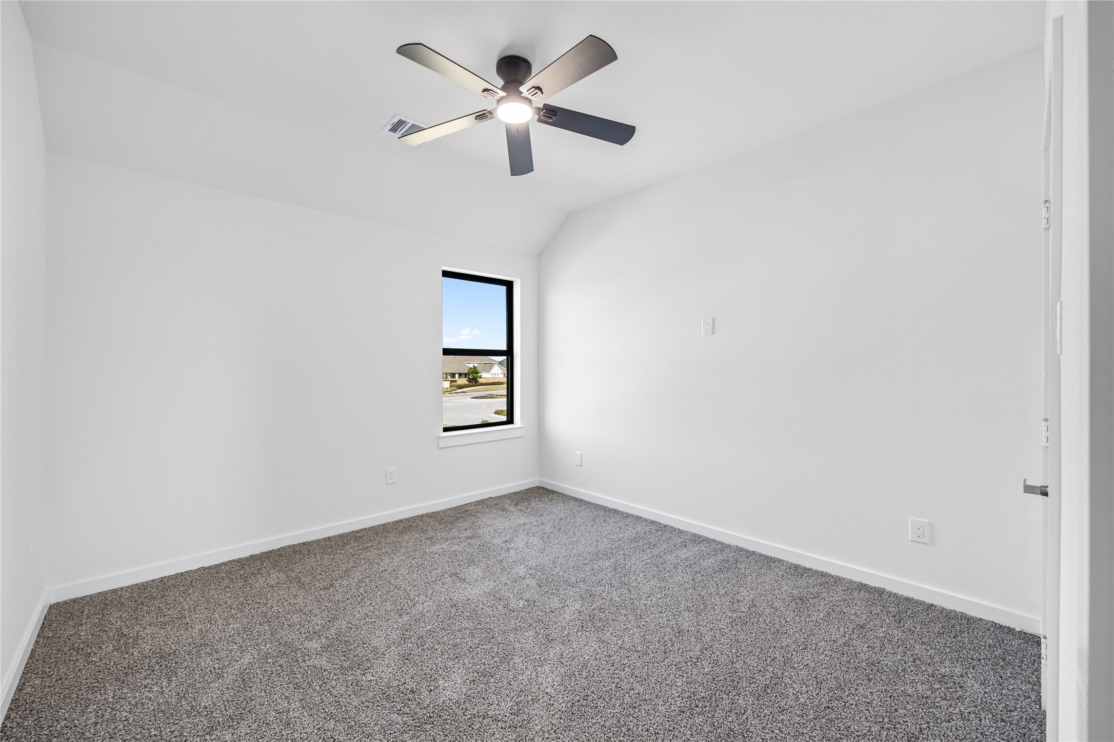 5106 Sistine Drive Manvel, TX 77578 - Photo 18 of 42 an empty room with a window and a fan