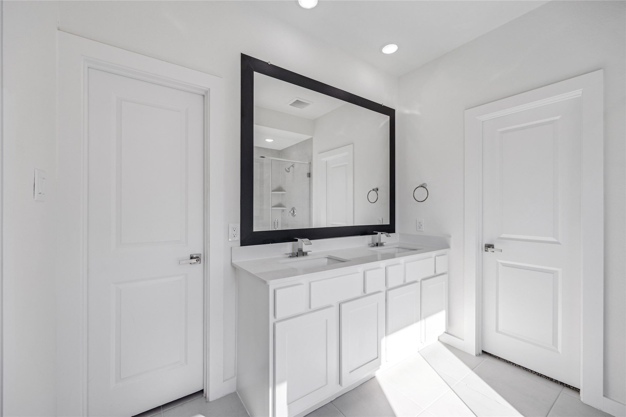 5106 Sistine Drive Manvel, TX 77578 - Photo 24 of 42 a bathroom with a sink and a mirror