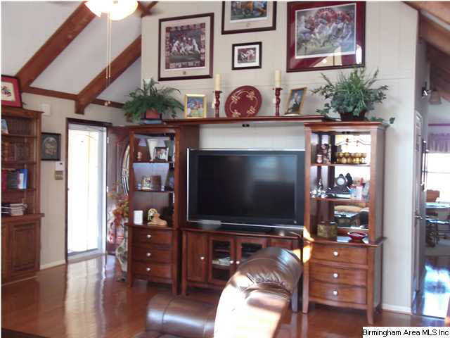 705 Pinewood Avenue Bessemer, AL 35023 - Photo 2 of 30