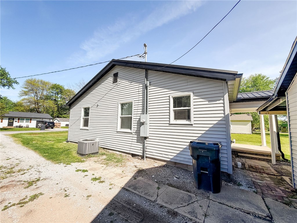 112 Northwest 4th Street Casey, IL 62420 - Photo 26 of 34