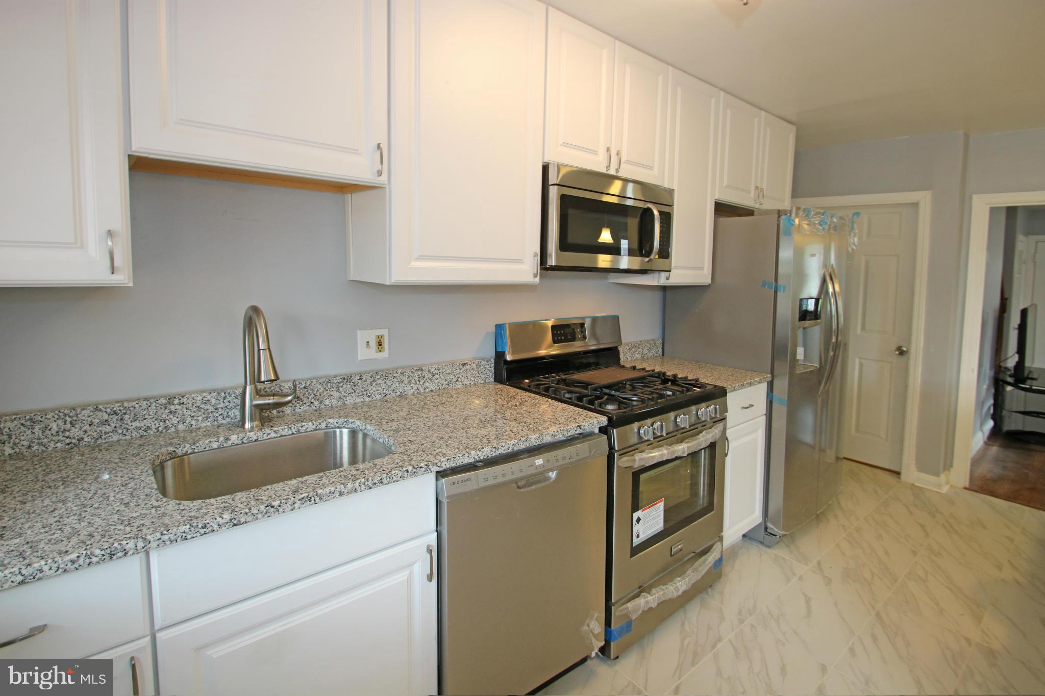 4618 Coleherne Road Baltimore, MD 21229 - Photo 11 of 23 Kitchen