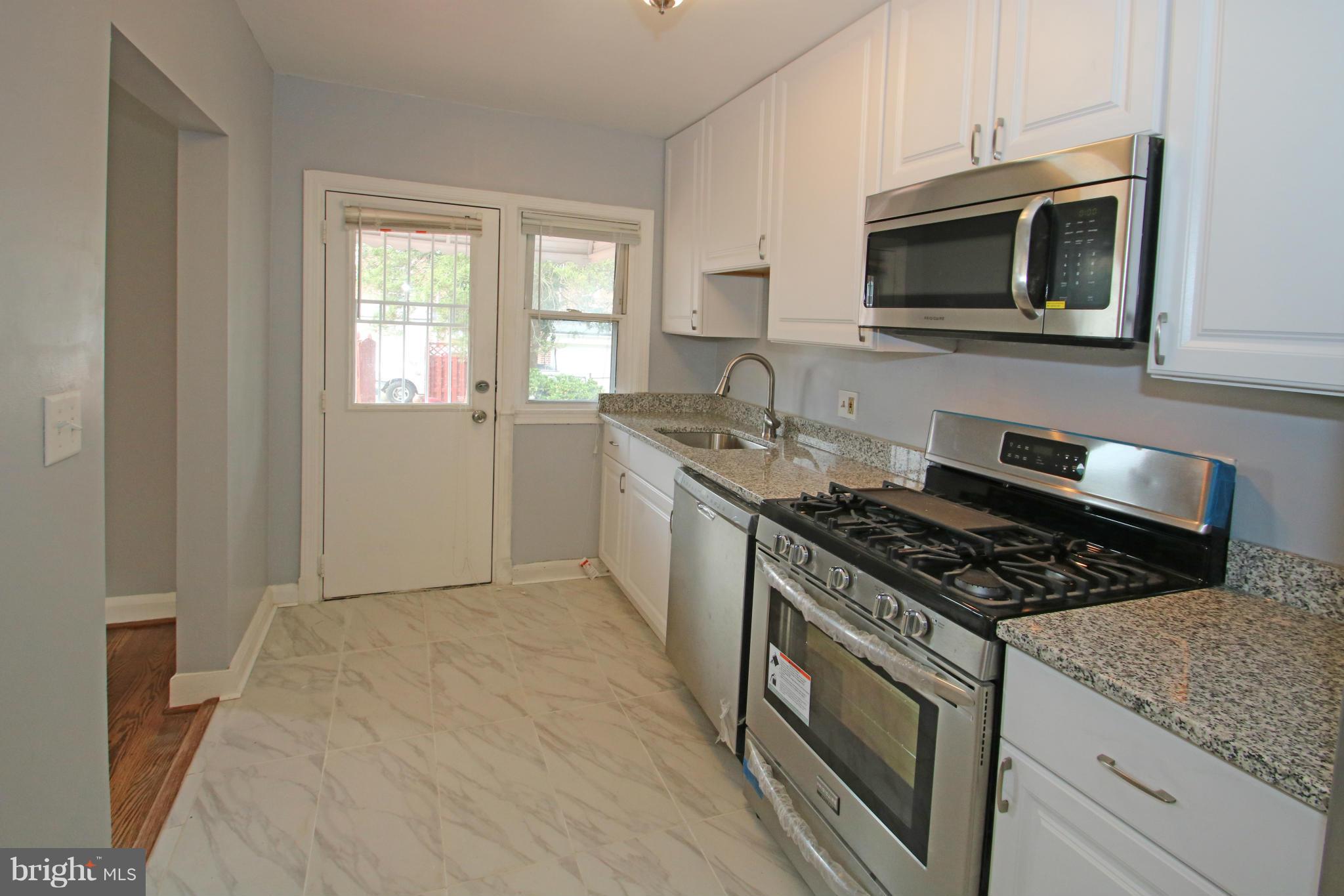 4618 Coleherne Road Baltimore, MD 21229 - Photo 10 of 23 Kitchen