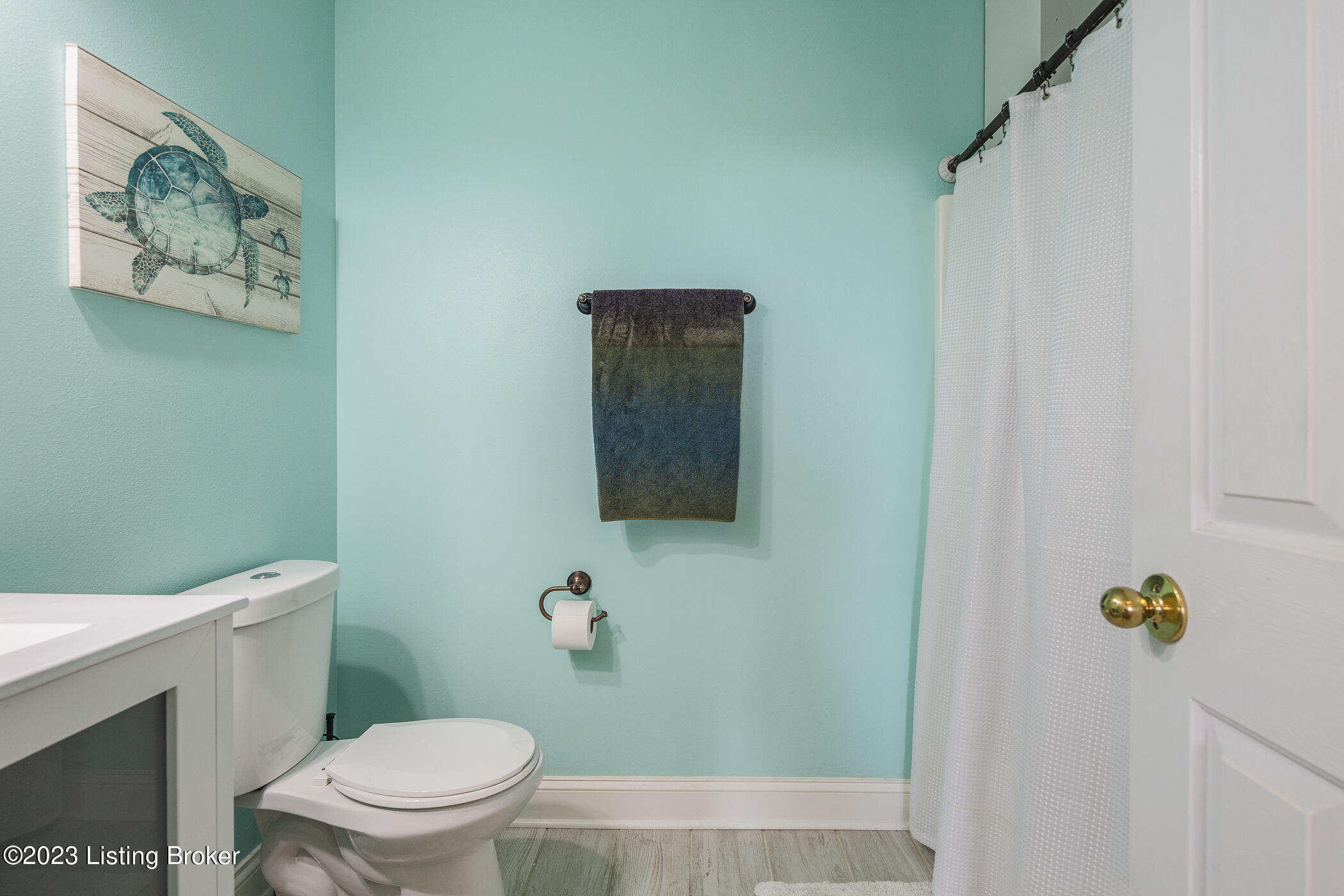3403 Gatecreek Road Louisville, KY 40272 - Photo 15 of 33 Guest Bathroom